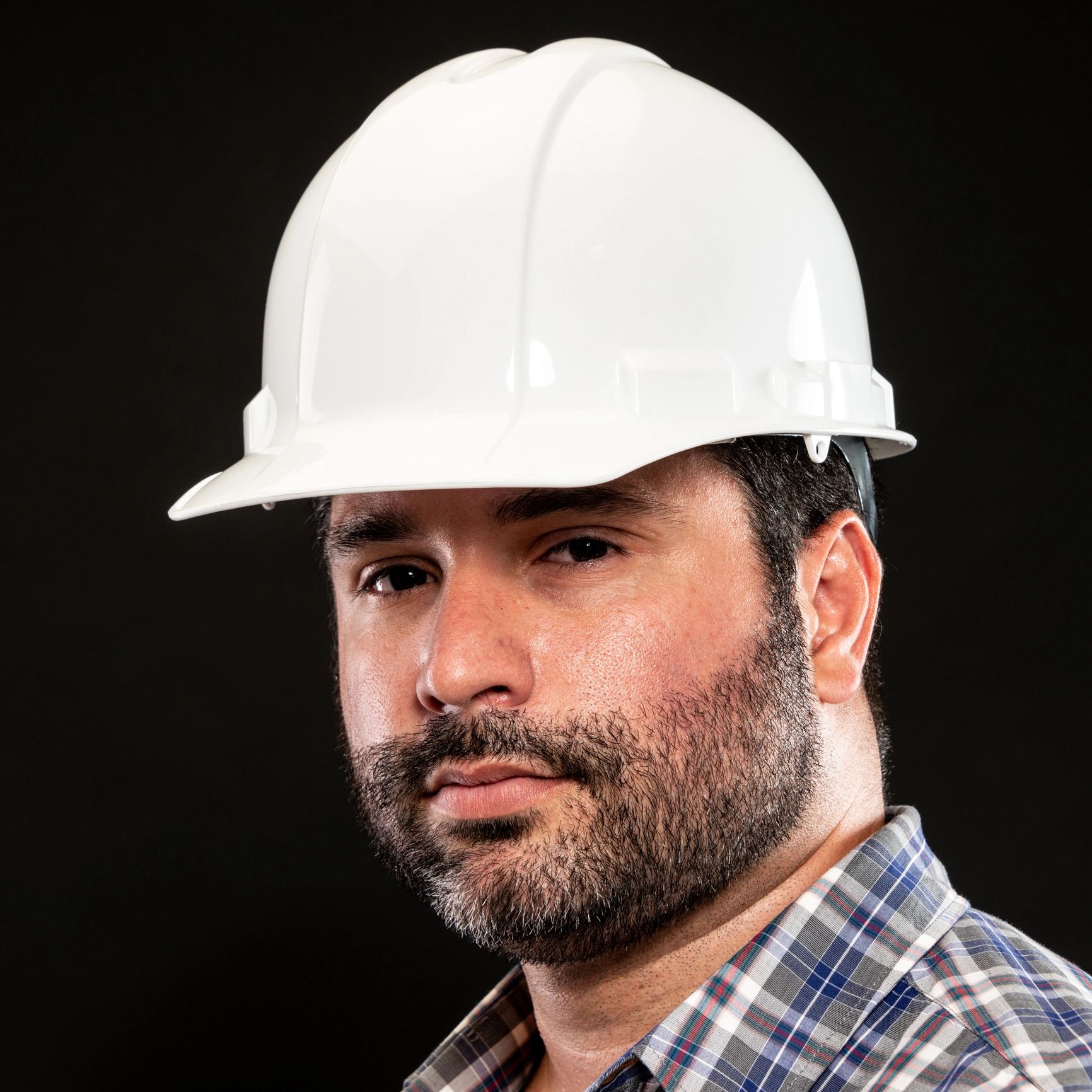 Portrait d’un professionnel en atelier