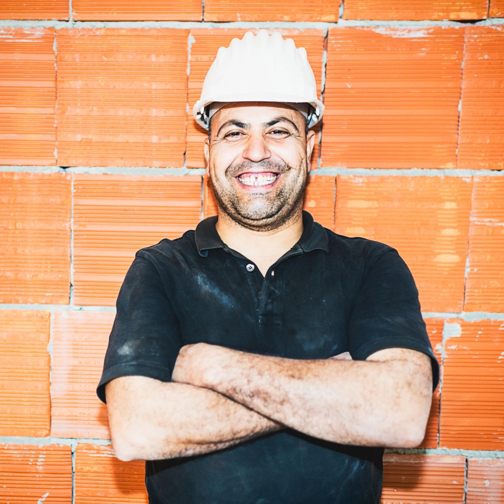 Portrait d'un professionnel en milieu industriel